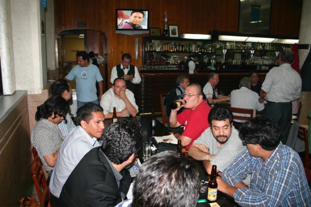 Festejando el Día del Internet en el Covadonga